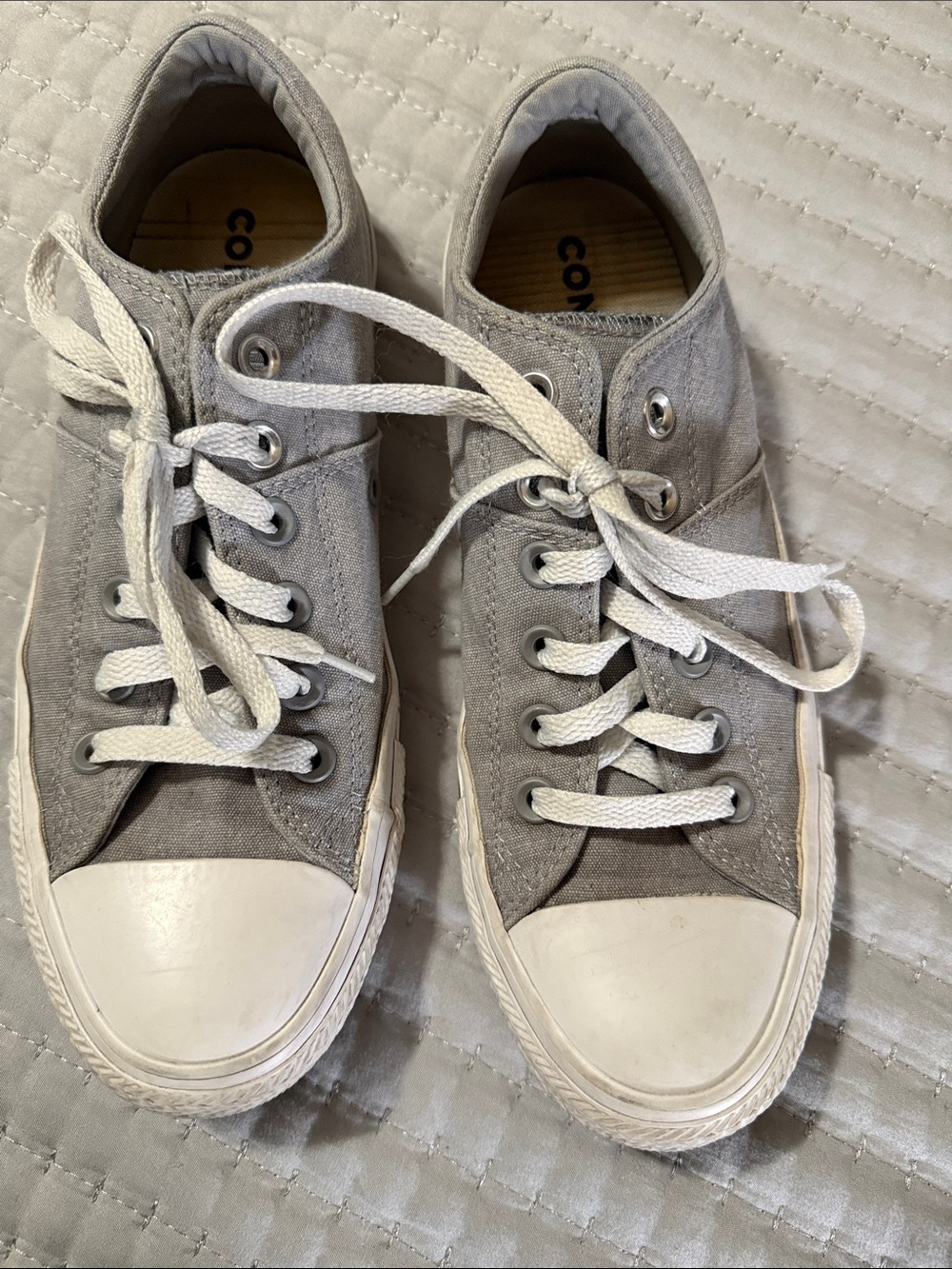 Converse Womens Low-Top Canvas Sneakers in Light Gray and White size 8.5